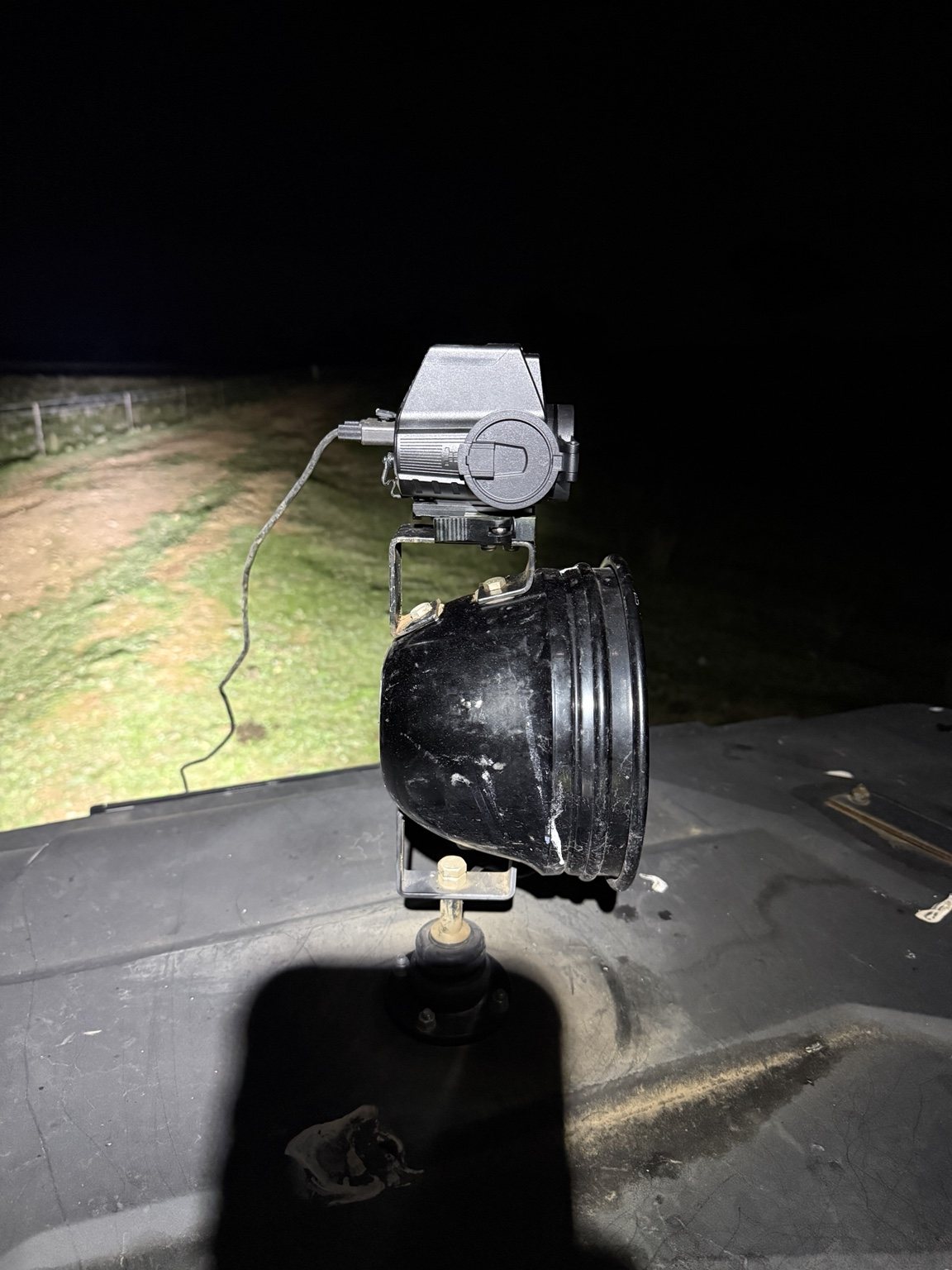 Vehicle-mounted Nocpix thermal scanner above a spotlight